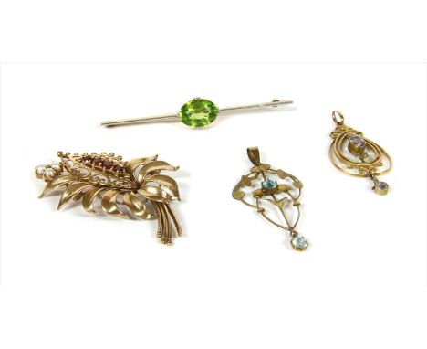 A gold peridot bar brooch, with an oval mixed cut peridot, claw set to the centre of a knife edge bar, tested as approximatel