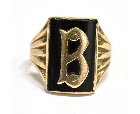 A 9CT GOLD INITIAL 'B' SIGNET RING The black onyx set head with applied initial B grooved pierced shoulder shank stamped 9ct 