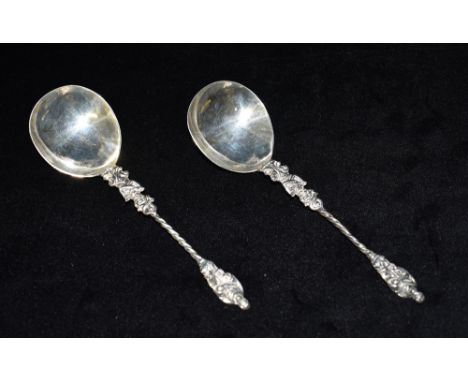 A PAIR OF VICTORIAN APOSTLE SPOONS The apostle or scholar topped spoons of ornate design with barley twist stems to gargoyle 