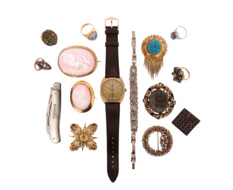 A quantity of jewellery items, including a gold square brooch set with buff top garnets to the undulating mount, an oval-shap