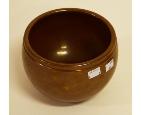 A VERY UNUSUAL GILT SPECKLED GLAZED BROWN CHINESE PORCELAIN POT OR BOWL, with square gilt seal mark to base, 5.5" (14cm) high