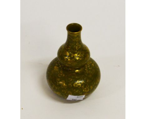 A VERY UNUSUAL SMALL CHINESE PORCELAIN DOUBLE GOURD GREEN GROUND VASE, decorated with gilt sprays of flowers and scrolling fo