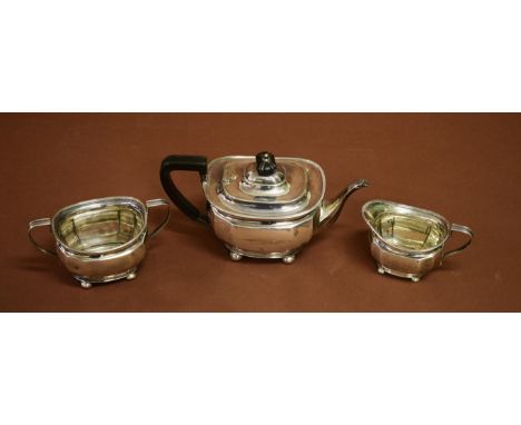A THREE PIECE SILVER TEA SERVICE, in the George III style by Atkin Brothers, Sheffield 1926. Comprising a twelve sided taperi