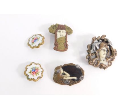 Five brooches, comprising three Art Nouveau brooches, depicting females in flowing outer borders, and two enamelled buttons.