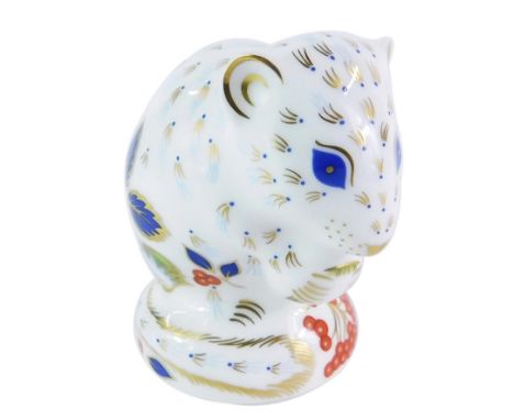 A Royal Crown Derby Derby doormouse paperweight, The collector's guild 2008, gold stopper, 7cm high.