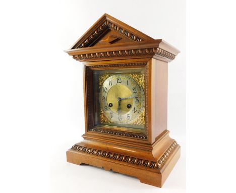 A Junghans late 19thC oak cased mantel clock, the brass dial with silvered chapter ring bearing Arabic numerals, eight day mo