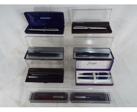 A quantity of vintage Parker pens, predominantly cased, Estimate £20 - £40