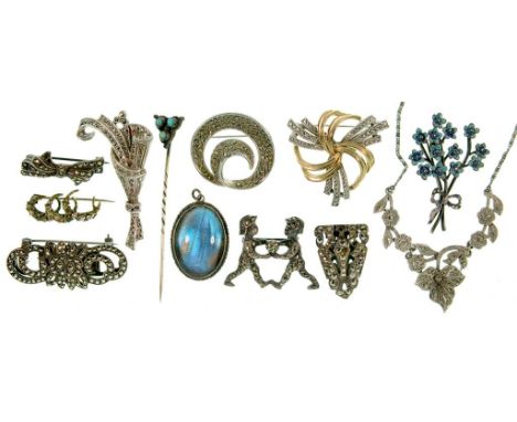 MISCELLANEOUS VINTAGE COSTUME JEWELLERY, MOSTLY SILVER INCLUDING MARCASITE ARTICLES