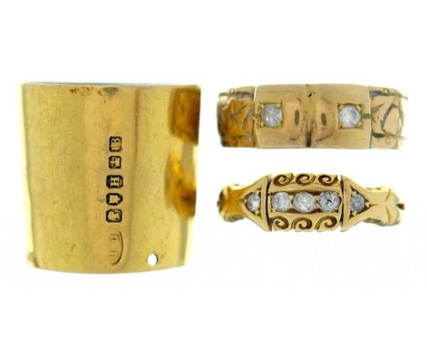 A VICTORIAN DIAMOND FIVE STONE RING IN 18CT GOLD, CHESTER 1891, A DIAMOND BUCKLE RING IN 18CT GOLD, BIRMINGHAM 1904 AND AN 18