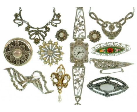 MISCELLANEOUS VINTAGE COSTUME JEWELLERY, MAINLY SILVER, INCLUDING MARCASITE ARTICLES 