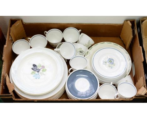 A SUSIE COOPER BONE CHINA GLEN MIST PATTERN TEA SERVICE AND A SUSIE COOPER EARTHENWARE DINNER SERVICE, DECORATED WITH GOOSEBE