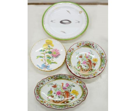 A SET OF THREE COPELAND EARTHENWARE CHINESE PEASANTS PATTERN DISHES, 23CM D AND 29CM W, IMPRESSED AND PRINTED MARKS AND THAT 