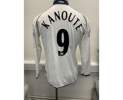 Tottenham Hotspur 2003 - 2004 Signed Match Worn Football Shirt: Home long sleeve number 9 with Premier League badging to arms