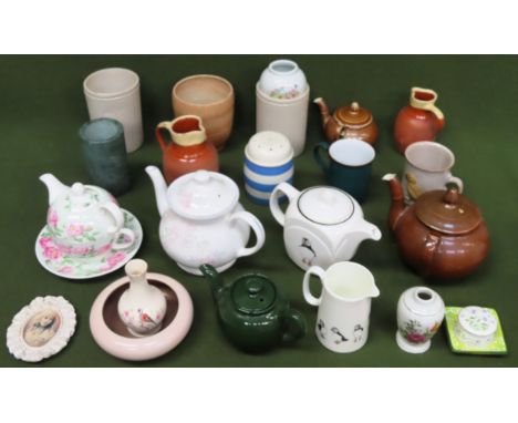 Sundry ceramics and stoneware Inc. Poole, Studio pottery, TG Green, etc

all used and unchecked 