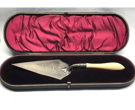 Large cased victorian silver presentation trowel comes in fitted velvet box Sheffield silver hallmarks presented in 1897 trow