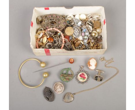 A box of assorted vintage costume jewellery, to include embroidered brooches, bangle, yellow metal heart shaped locket on cha