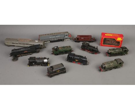 A collection of assorted model railway carriages and locomotives to include Fleischmann, Graham Farish, Tri-Ang, Mainline, et