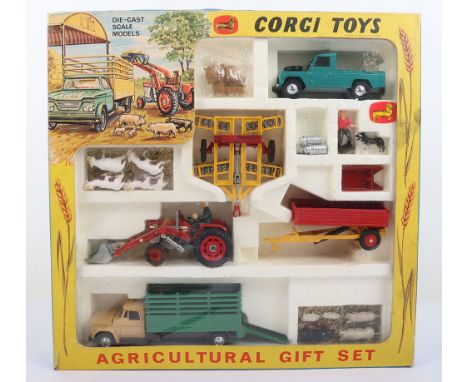 Corgi Toys boxed Agricultural Gift Set No.5, set containing 484 Livestock transporter and five pigs on pictorial stand, 69 Ma