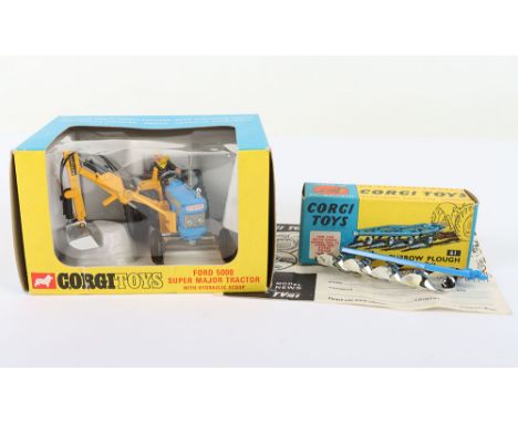 Corgi Toys 74 Ford 5000 Super Major Tractor with Hydraulic scoop, blue/grey body, grey plastic hubs, with driver, yellow/silv