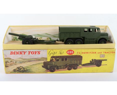 Dinky Toys Gift Set 695 Military Howitzer & Tractor, Medium Artillery Tractor, 7.2 Howitzer, military green, models are in ex