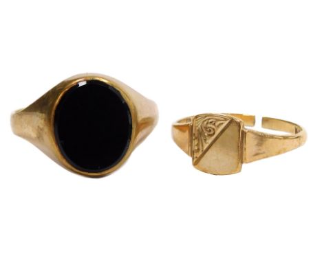 A gentleman's onyx signet ring, in yellow metal, stamped 9ct, together with a lady's 9ct gold signet ring, cut, 4.4g.
