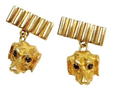 A pair of 9ct gold dog's head and chain link cufflinks, the heads set with garnet eyes, 10.1g.