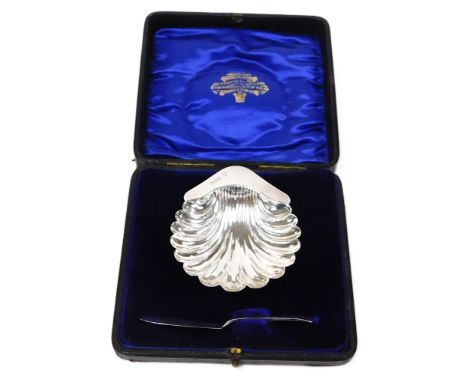 A George V silver butter dish and knife, of scallop shell form, cased, Richard Reid &amp; Son, London 1926, 1.54oz.