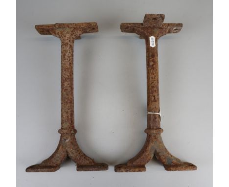 2 metal props