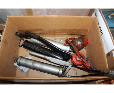 1 x Oil Pressure Plunger Gun for Diff/Gearbox Filling, 2 Grease Guns &amp; 2 x Vintage Oils Cans