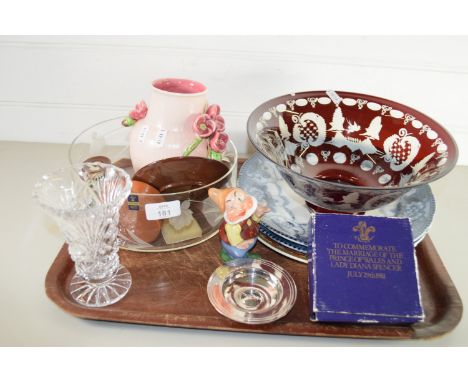 TRAY CONTAINING CERAMIC AND GLASS ITEMS