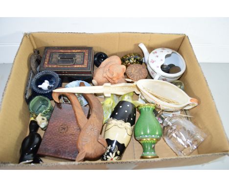 TRAY CONTAINING METAL WARES AND CERAMIC WARES, FEEDING CUP, SMALL SAUCE BOAT ETC