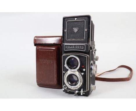 A Rolleicord Vb Type 2 TLR Camera, serial no 2661888, body F, paint loss to edges around body, heat damage to corner of viewi