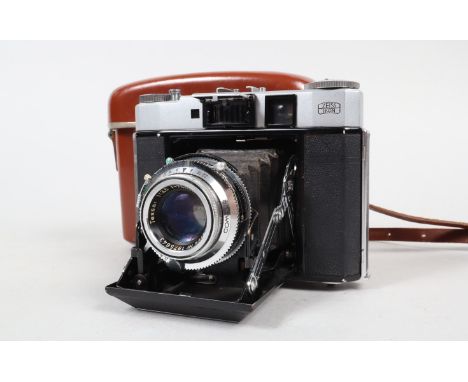 A Zeiss Ikon Super Ikonta IV 534/16 Folding Rangefinder Camera serial no Q42972, 6 x 6cm format, body G, Synchro Compur shutt