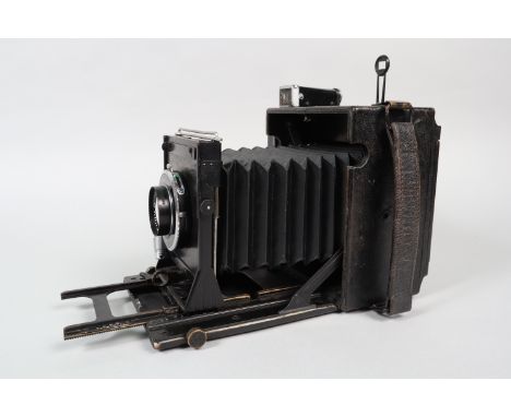 A Wollensak Graphex Camera, made by Wollensak Rochester U.S.A. for the Folmer Graflex Corp, serial no E80484, shutter working