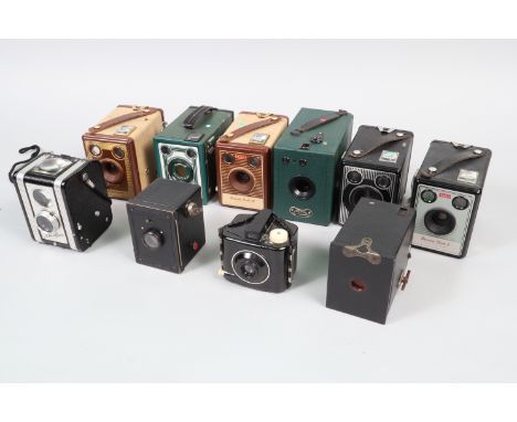 Various Box Cameras, some with cases, comprising a No 0 Brownie Model A, a Hawkeye Ace De Luxe, a green Vrede-Box Standard Me