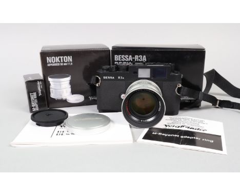 A Voigtländer Bessa R3A Rangefinder camera, black, serial no 0003125, shutter working, meter responsive, rangefinder/viewfind