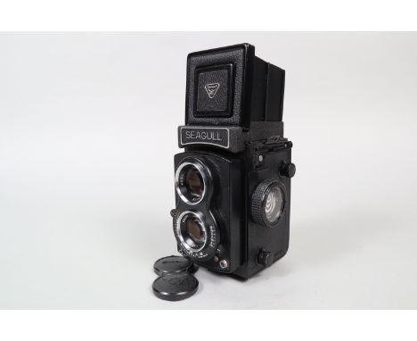 A Seagull 4A TLR Camera, serial no 08236, shutter working, body G-VG, slight lifting to leatherett to front, with 75mm f/3.6 