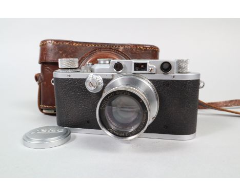 A Leitz Wetzlar Leica III Camera, serial no 204974, 1936, shutter working, viewfinder clear, rangefinder working, body G, lig