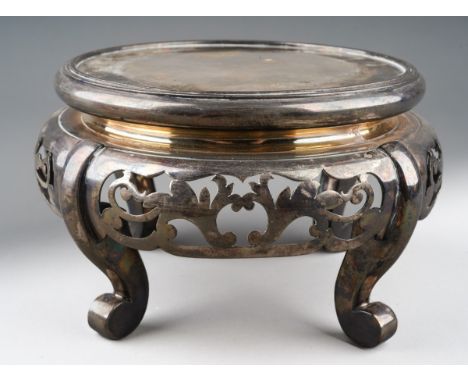 A Walker &amp; Hall silver plated circular display stand in the Chinese taste, pierced apron and on four scrolled legs, stamp