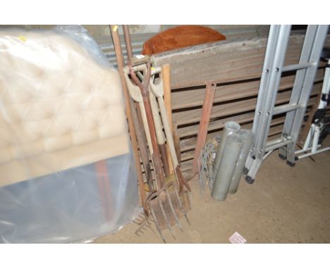 A quantity of long-handled gardening tools