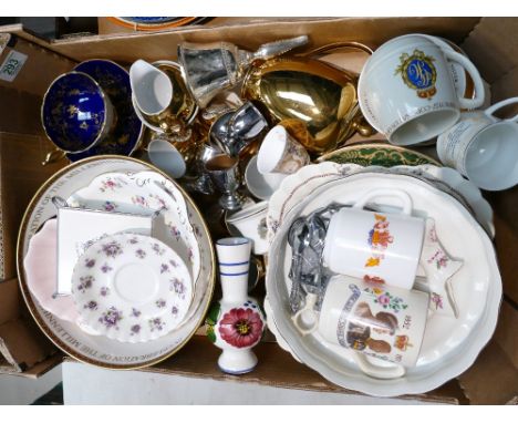 A mixed collection of ceramic items to include large Spode Millenium Collectables fruit bowl, Coalport pin trays, Royal Alber