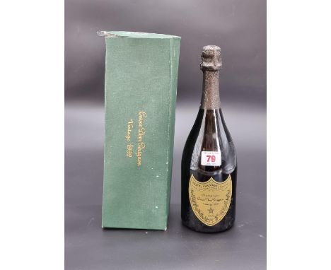 A 75cl bottle of Moet &amp; Chandon 'Dom Perignon' 1992 Vintage Champagne, in oc.