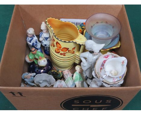 MIXED LOT OF CERAMICS INCLUDING STAFFORDSHIRE FIGURES, JUGS AND OTHER CERAMIC FIGURES INCLUDING ROYAL WORCESTER 