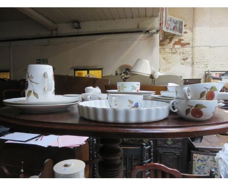 PARCEL OF ROYAL WORCESTER EVESHAM DINNERWARE