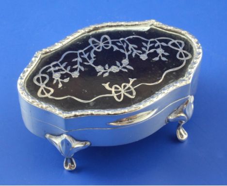 A George V silver and tortoiseshell pique trinket box, of shaped oval form, of four cabriole feet, Henry Matthews, Birmingham