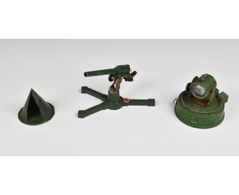 ASTRA metal model Search light, field gun and shelter circa 1960’s. *Play worn.Some battery fittings missing.