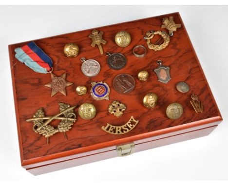 Military interest - Rummage box of cap badges etc to include a Jersey Militia cap badge and shoulder title; Royal Artillery b