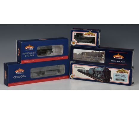 A Bachmann 00 gauge boxed locomotive group - Five examples to include 31-479 Class G2A 49094 Br Black Late Crest (weathered);