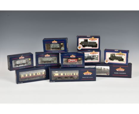 Bachmann Railways - A collection of OO gauge Locomotives / Tanks / Coaches / Rolling Stock to include Locomotives / Tanks - 3