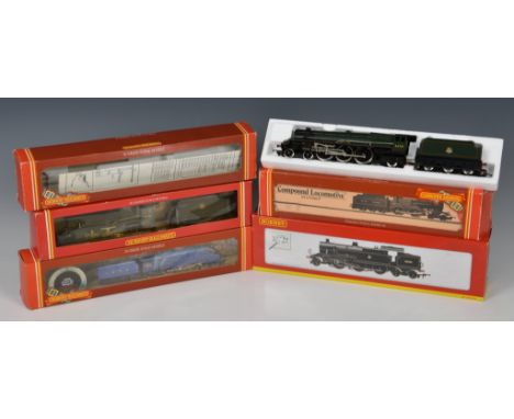 A collection of five boxed Hornby 00 gauge locomotives to include R.080 BR Class 8P 4-6-2 Loco 'Princess Elizabeth'; R.372 LN